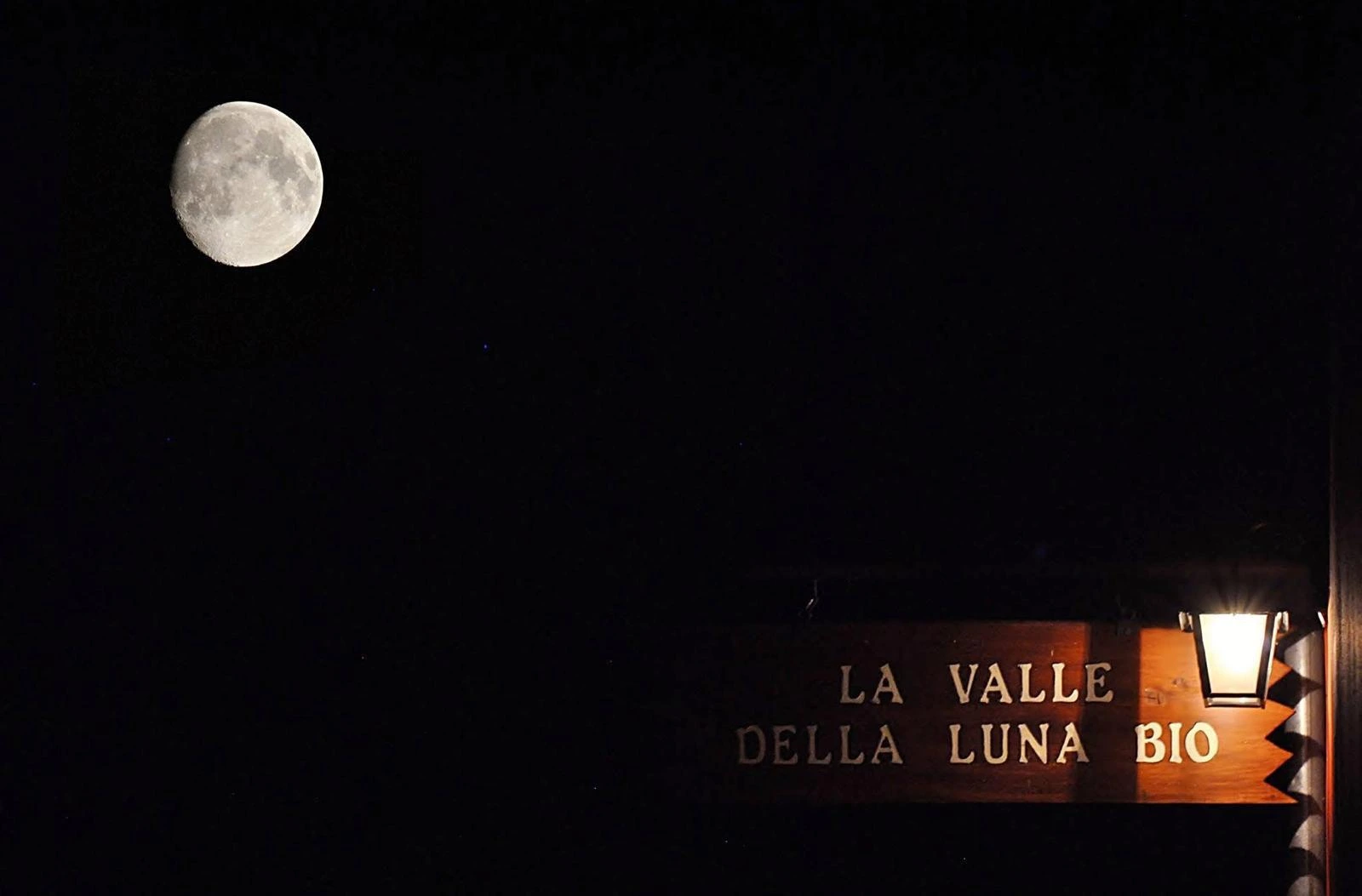 Insegna Valle della Luna Bio agriturismo Bagnone